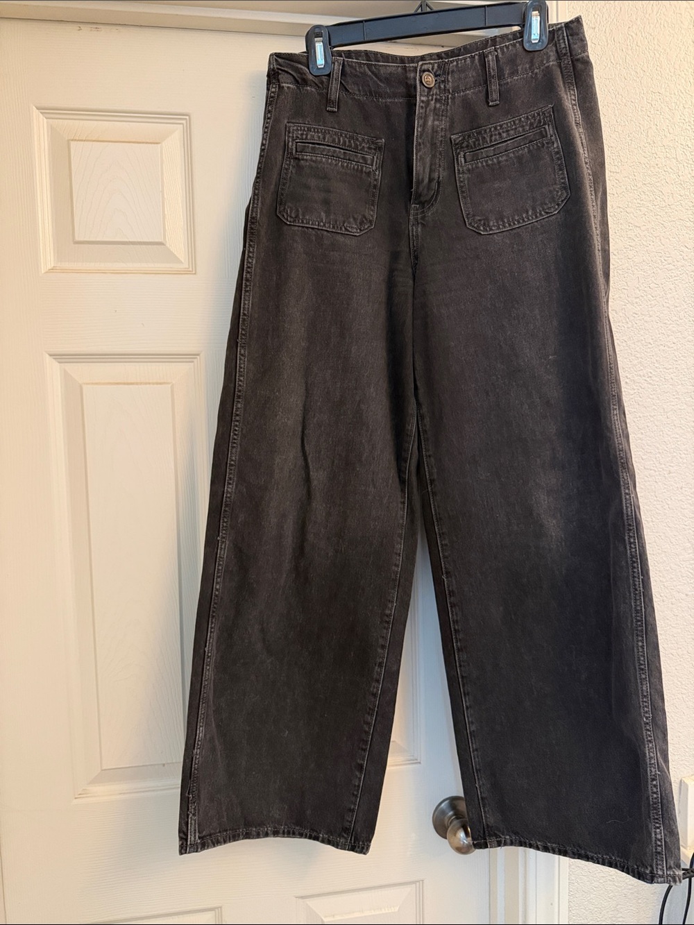 Old Navy women's Relaxed Baggy Wide-Leg Jeans - Charcoal Black